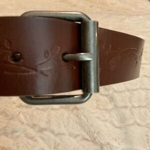 Unbranded Genuine Leather Belt Dark Brown Subtle floral Stencil, fits 31-35 inch